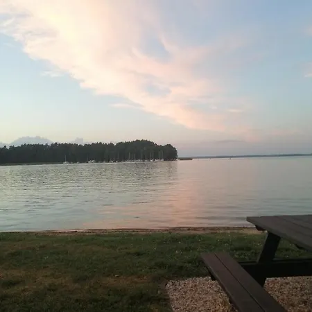 Nad Jeziorem ,,odpocznij